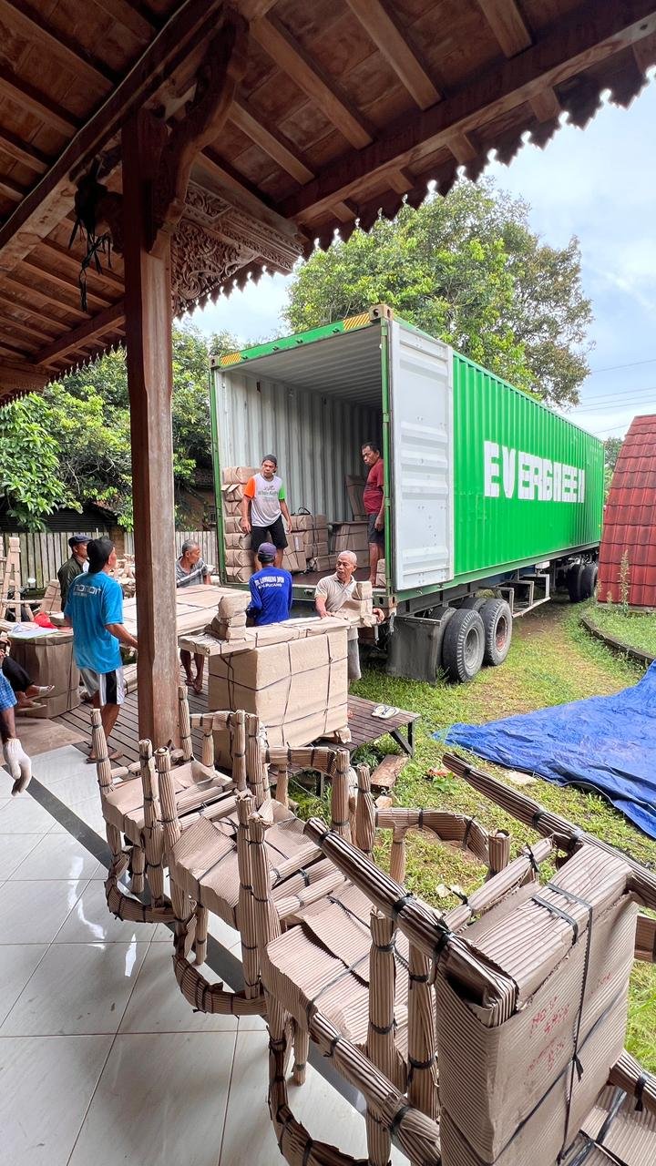 Container Stuffing Process at Jepara Furniture Factory teak furniture container loading indonesia export