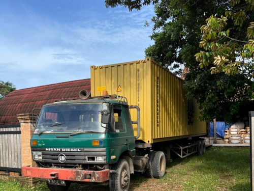 Furniture export Indonesia loading container teak furniture shipment