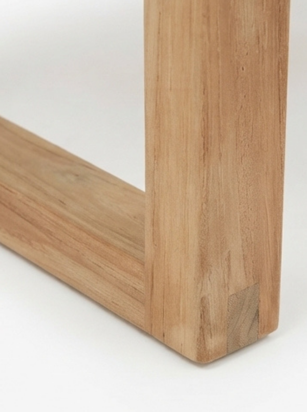 Nora  Table